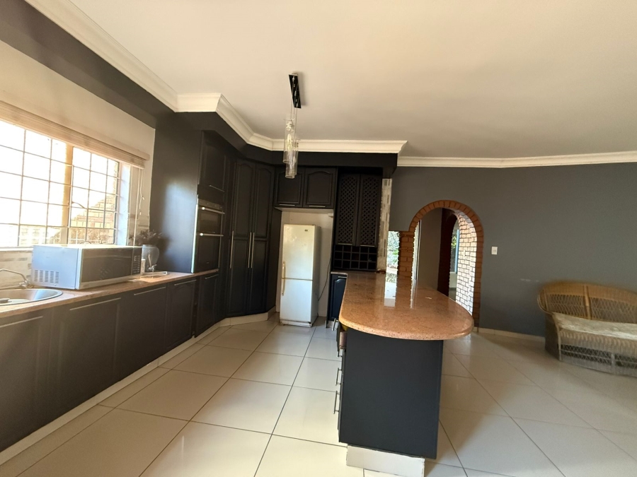 6 Bedroom Property for Sale in Safari Gardens North West